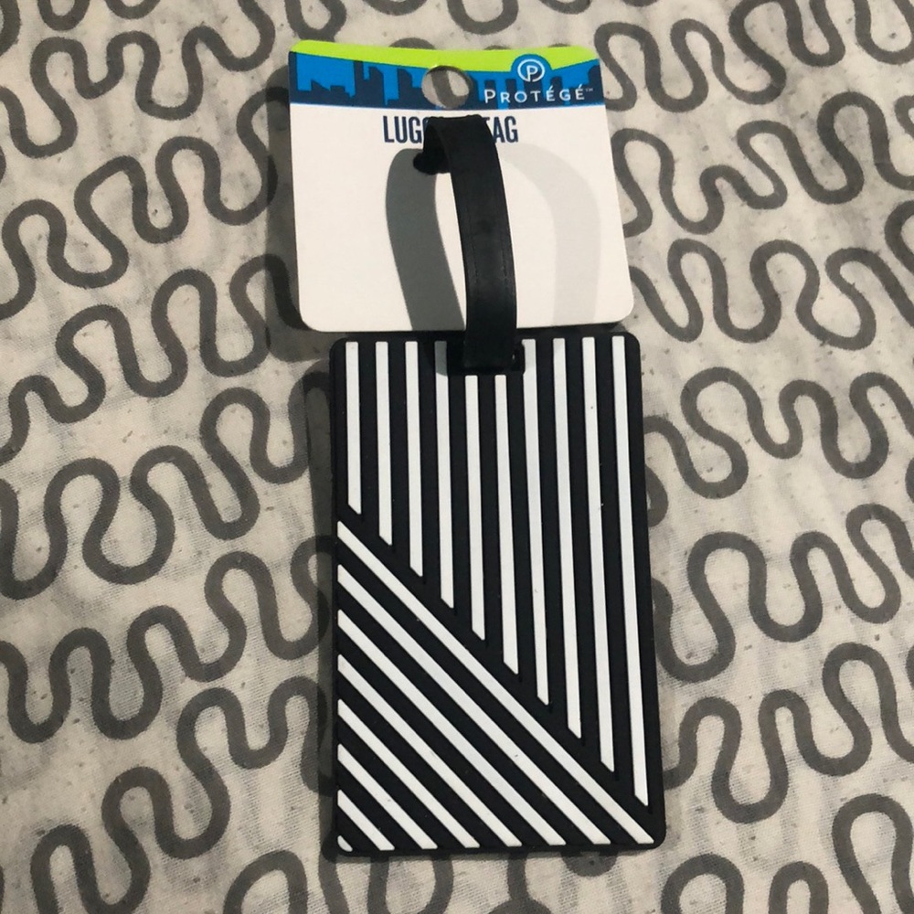 Protege luggage tags